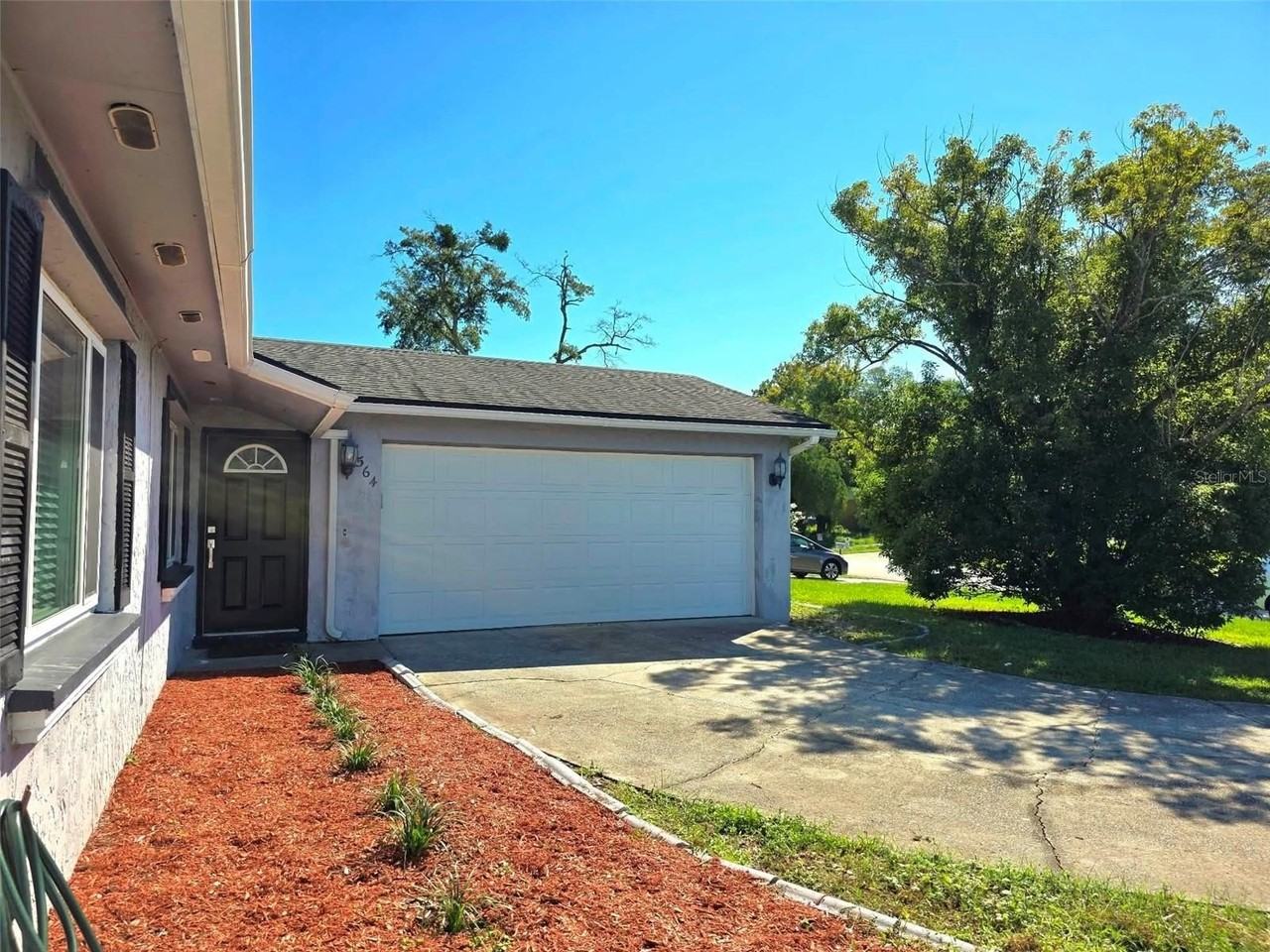 564 Notre Dame Dr - Photo 2 of 16