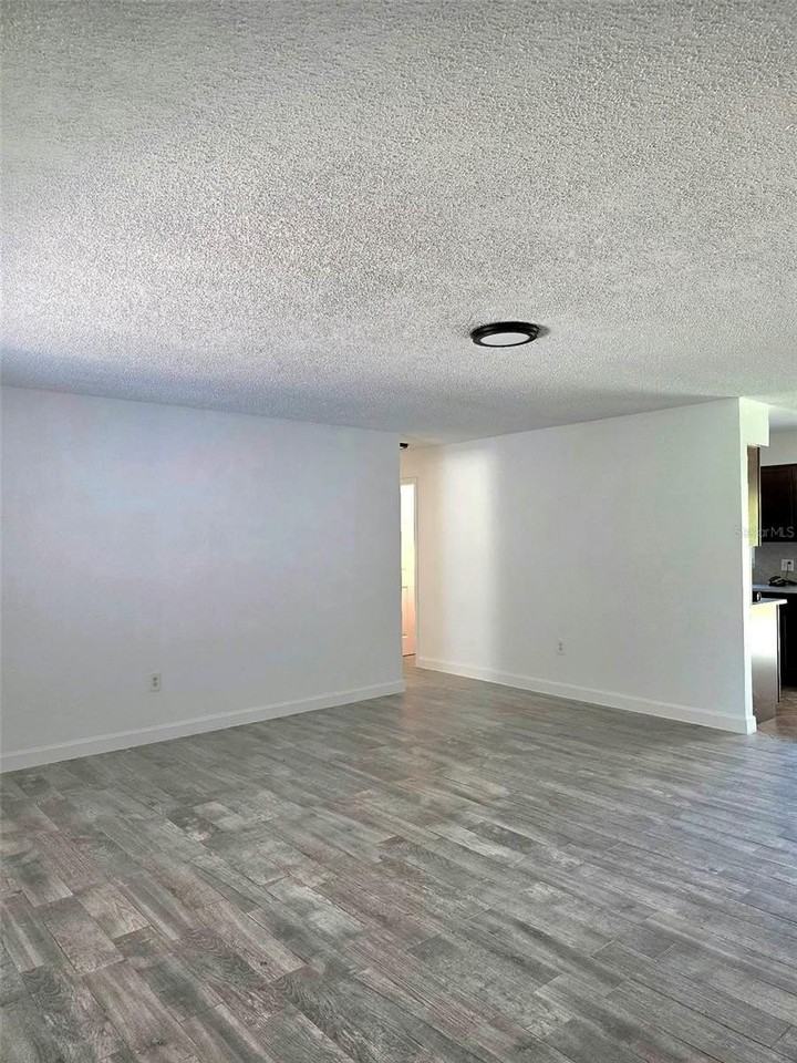 564 Notre Dame Dr - Photo 4 of 16