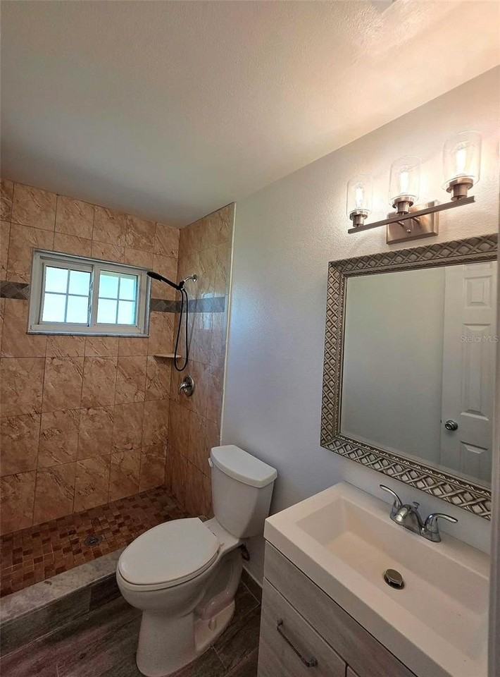 564 Notre Dame Dr - Photo 5 of 16