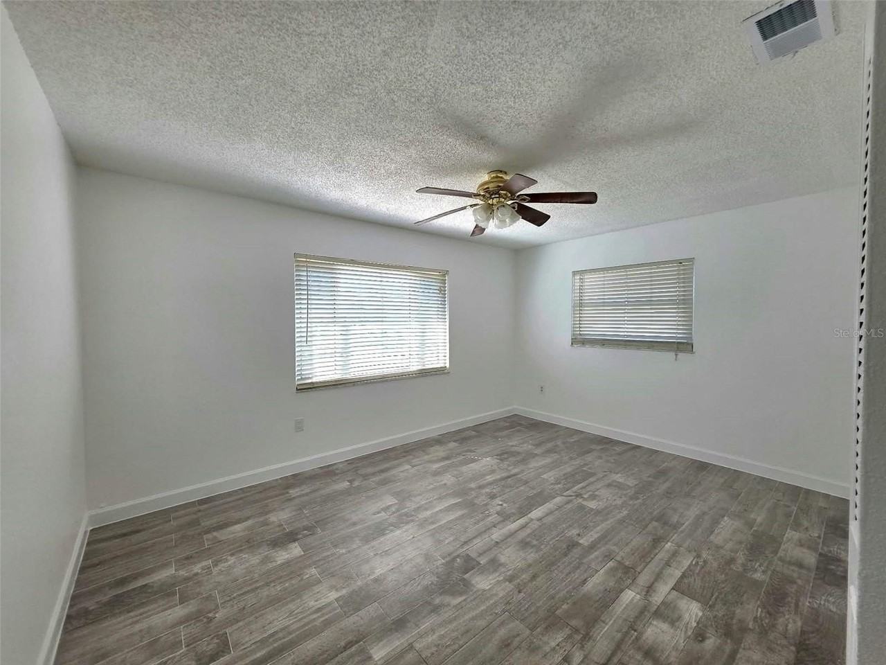 564 Notre Dame Dr - Photo 6 of 16