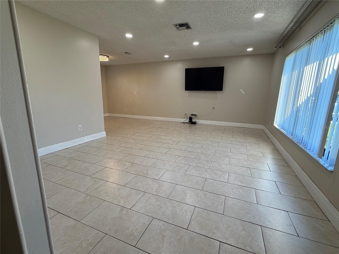 281 Reider Ave - Photo 4 of 26