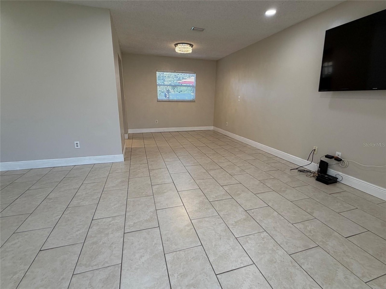 281 Reider Ave - Photo 5 of 26