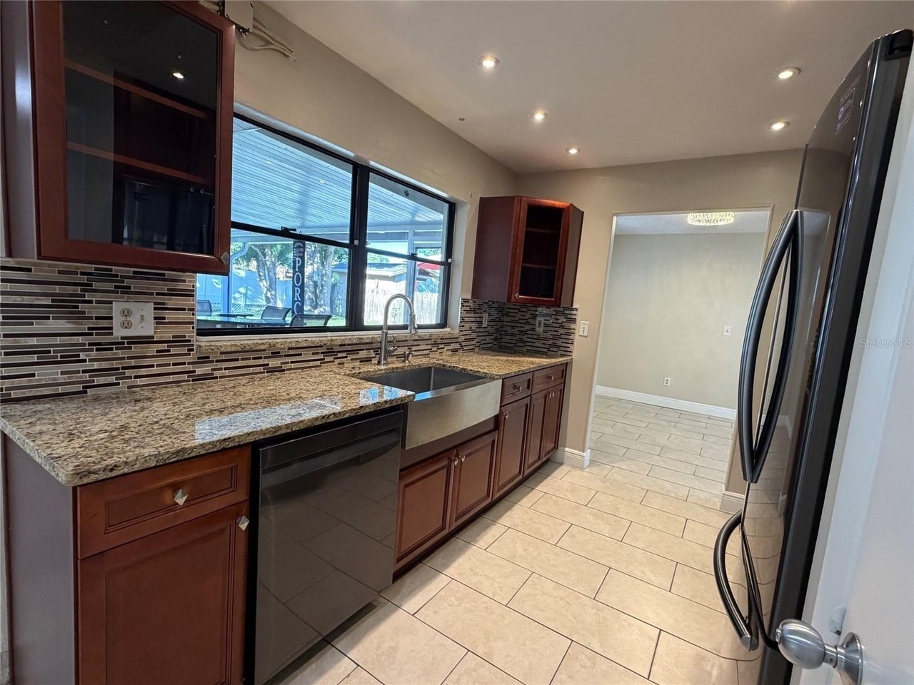 281 Reider Ave - Photo 7 of 26
