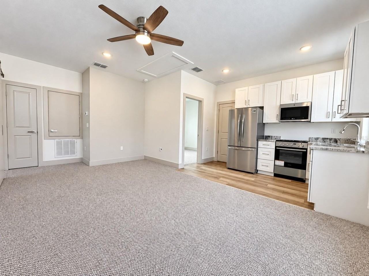 724 Ellwood Ave #B - Photo 3 of 20