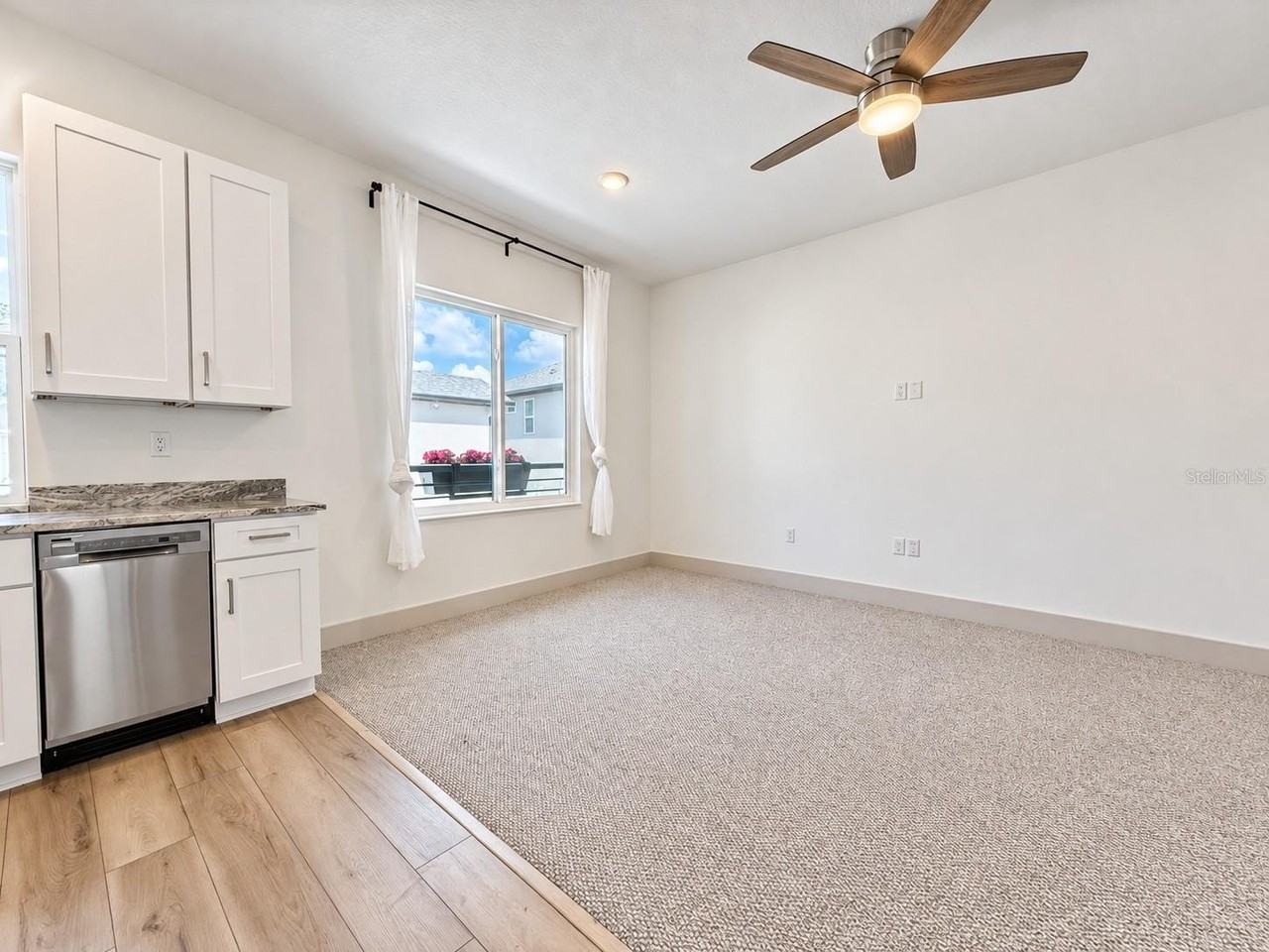 724 Ellwood Ave #B - Photo 5 of 20