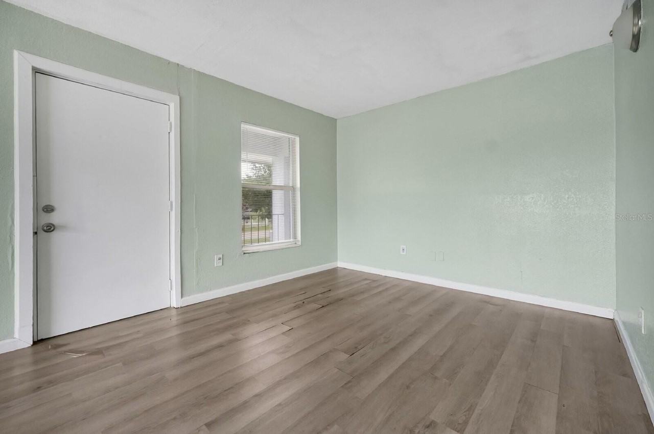 915 W Oak Ridge Rd #B - Photo 6 of 29