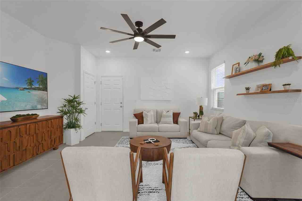 1297 Stockwell Ave - Photo 3 of 39
