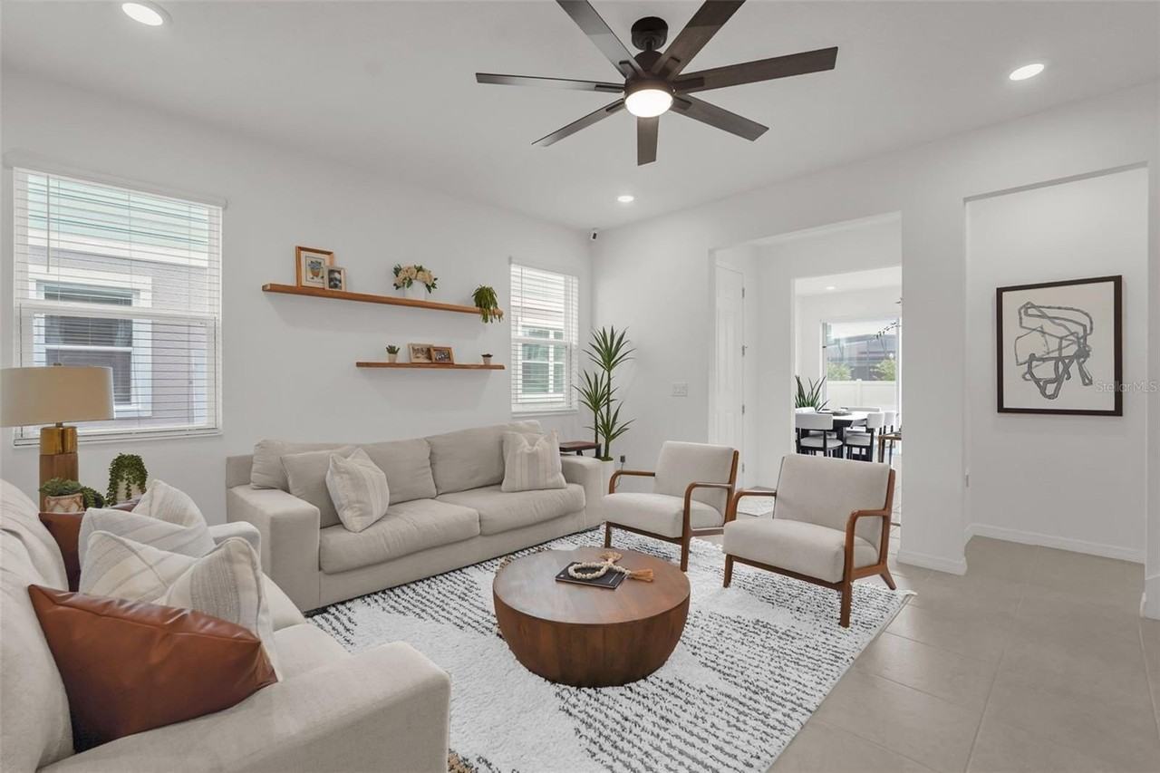 1297 Stockwell Ave - Photo 4 of 39