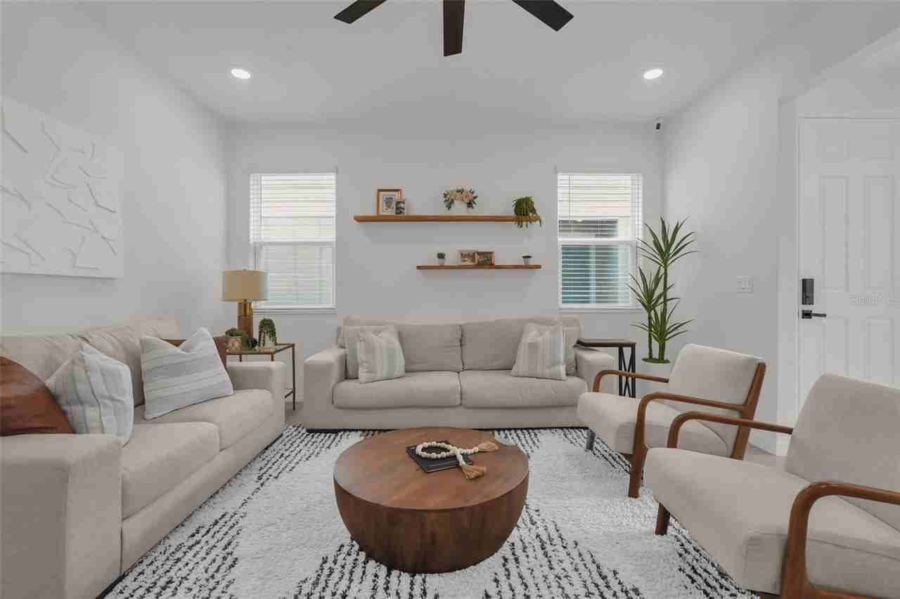 1297 Stockwell Ave - Photo 5 of 39