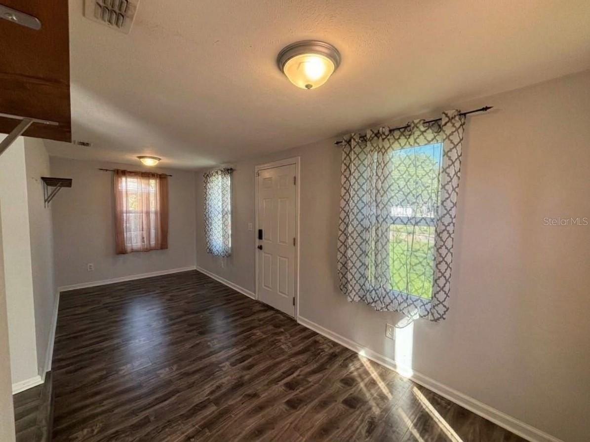 2505 Golfview St - Photo 6 of 20