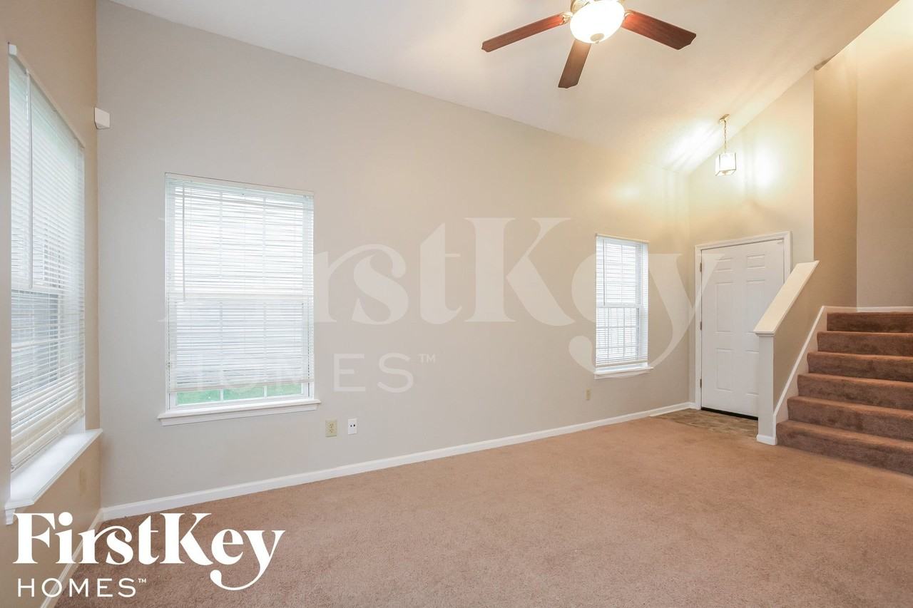 6701 Ossington Dr - Photo 3 of 14