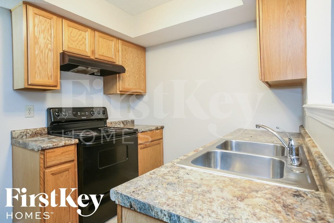 6701 Ossington Dr - Photo 6 of 14
