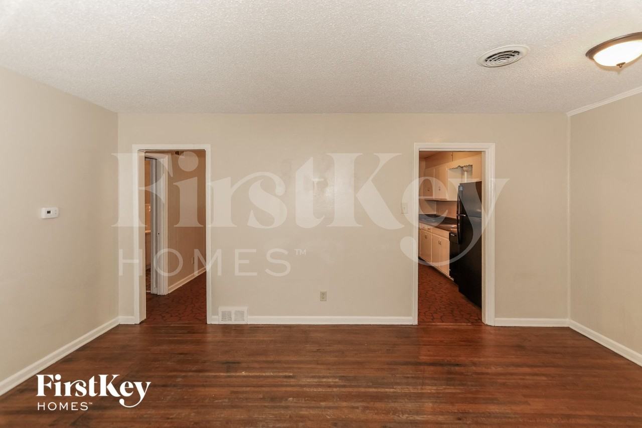 4415 Jamaica Ave - Photo 3 of 16