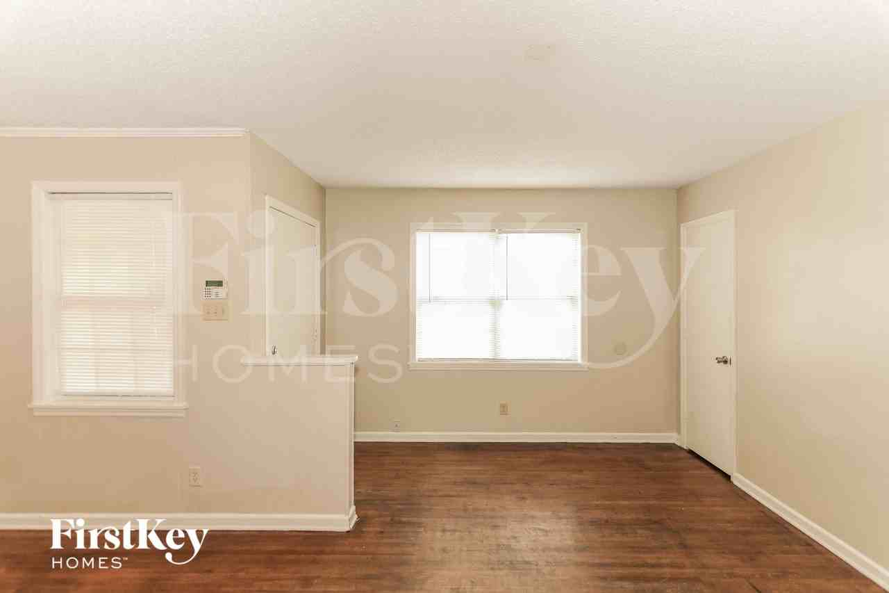 4415 Jamaica Ave - Photo 4 of 16