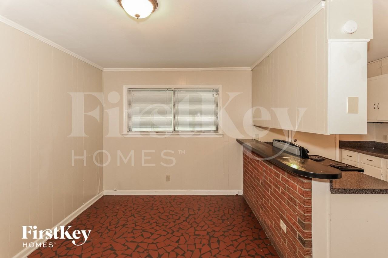 4415 Jamaica Ave - Photo 5 of 16