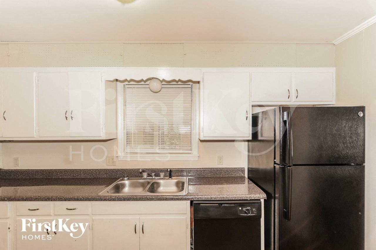 4415 Jamaica Ave - Photo 7 of 16