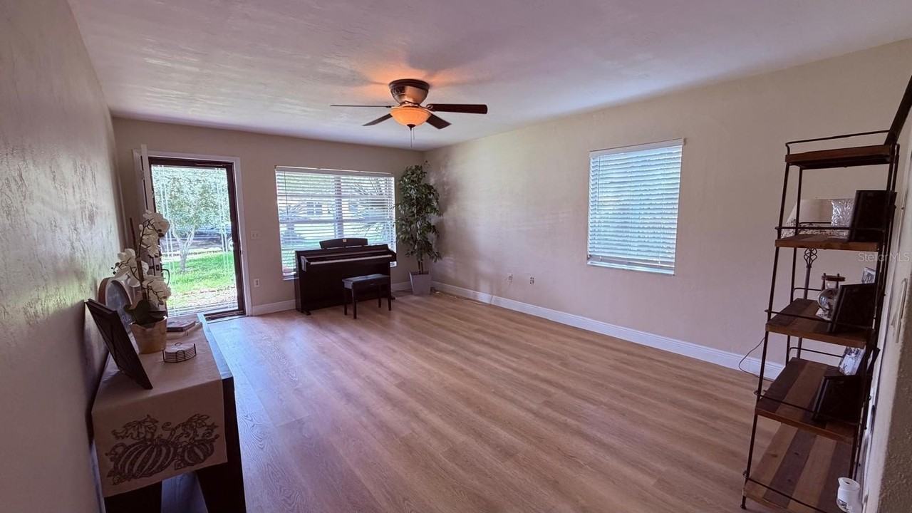 928 New Bedford Dr - Photo 2 of 21