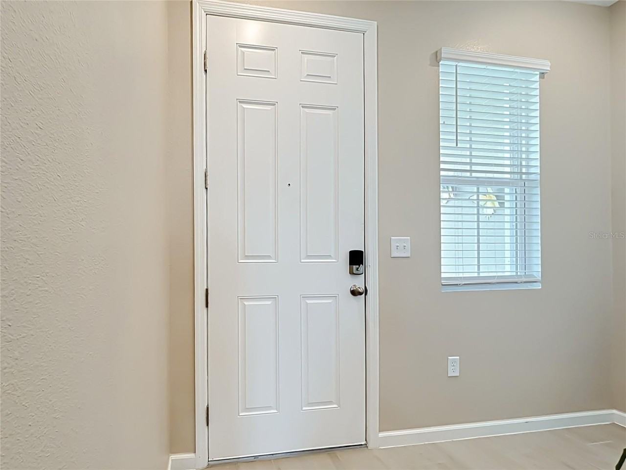 1256 Daisy Hill Ave - Photo 7 of 39