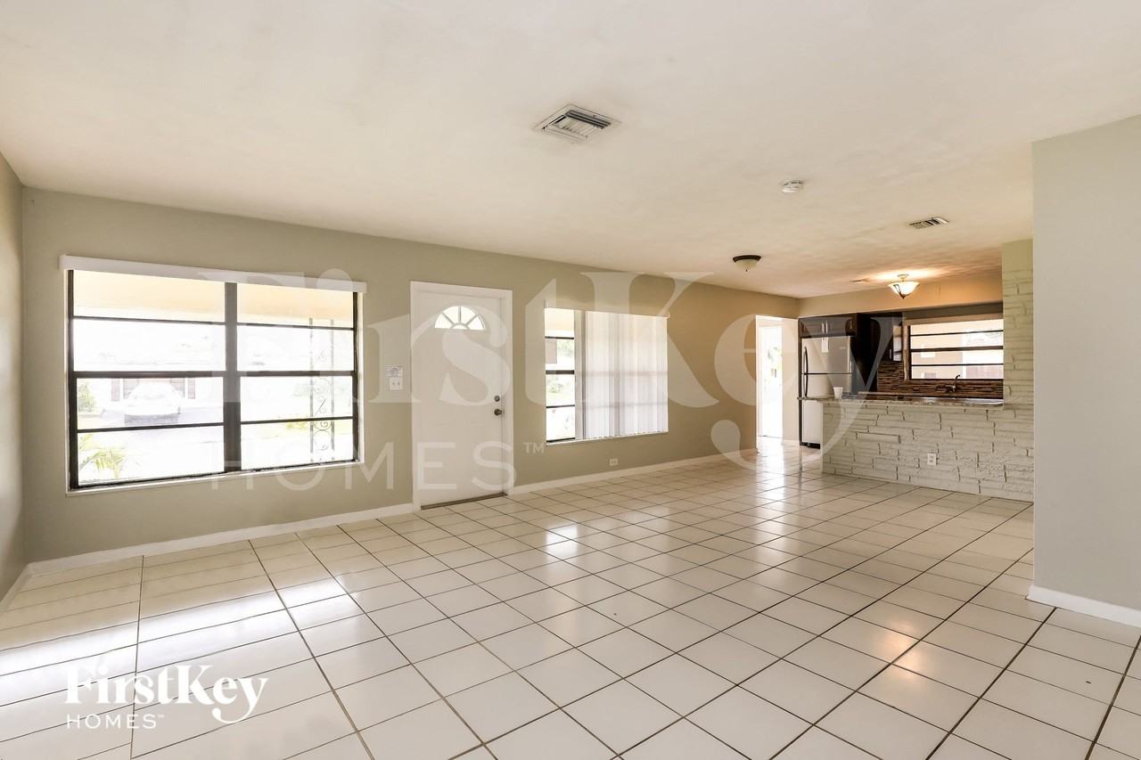 2840 Swcourt - Photo 3 of 16