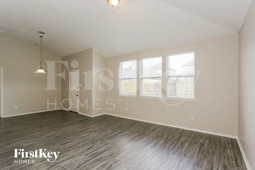 19510 Otter Trail Ct - Photo 4 of 16