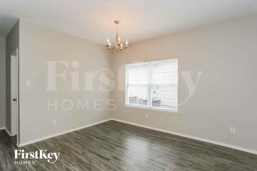 19510 Otter Trail Ct - Photo 5 of 16