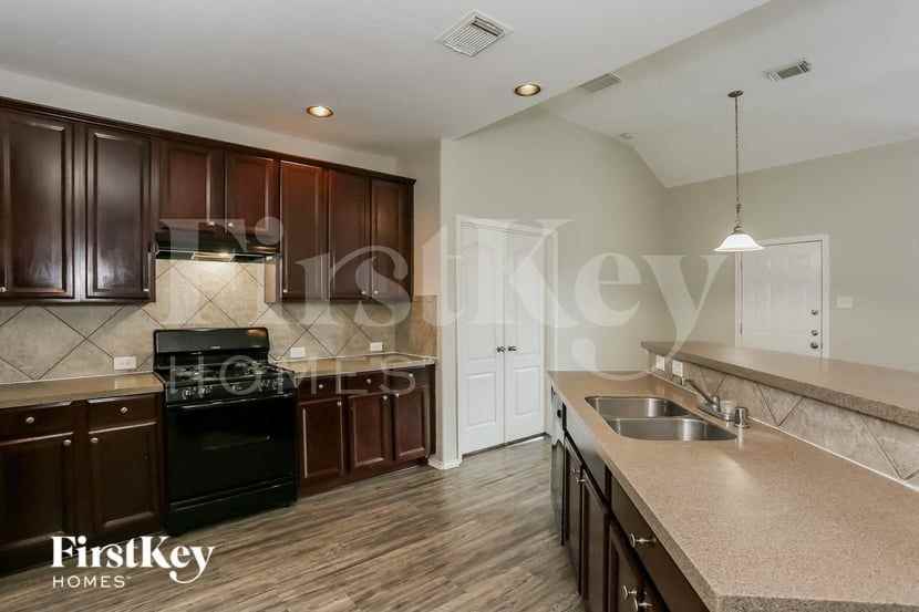 19510 Otter Trail Ct - Photo 7 of 16