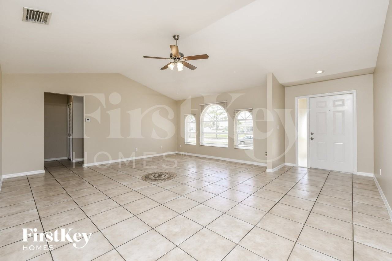 121 Kamal Pkwy - Photo 3 of 15