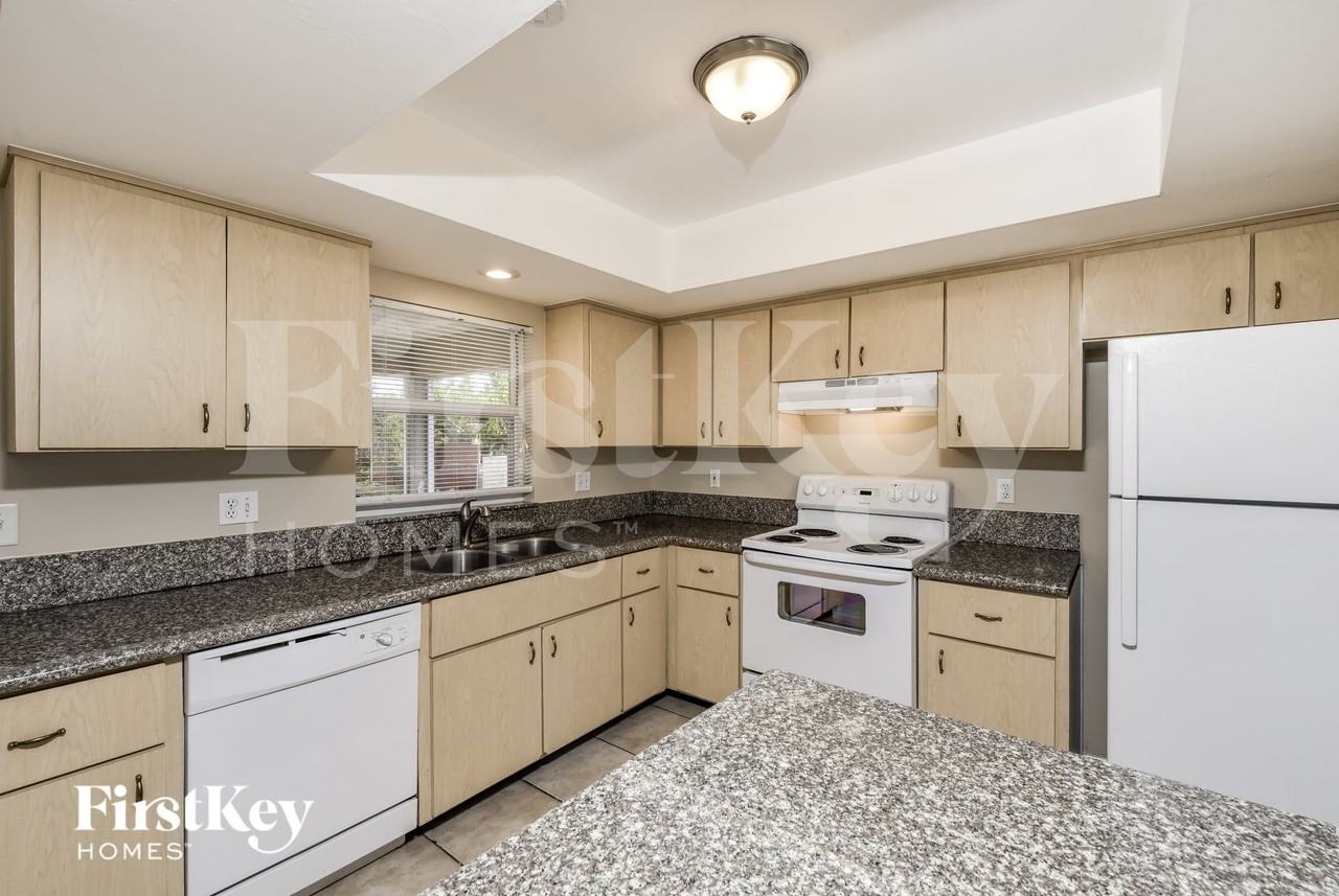 121 Kamal Pkwy - Photo 6 of 15