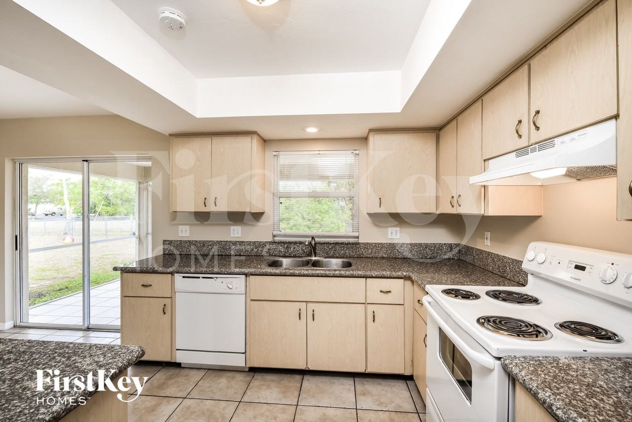 121 Kamal Pkwy - Photo 7 of 15