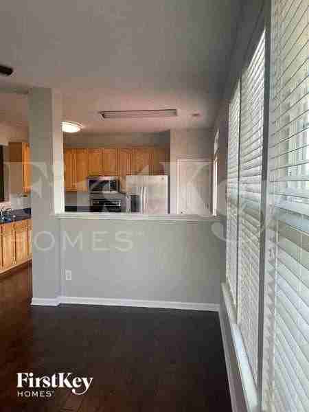 1114 Newgate Cir - Photo 4 of 11