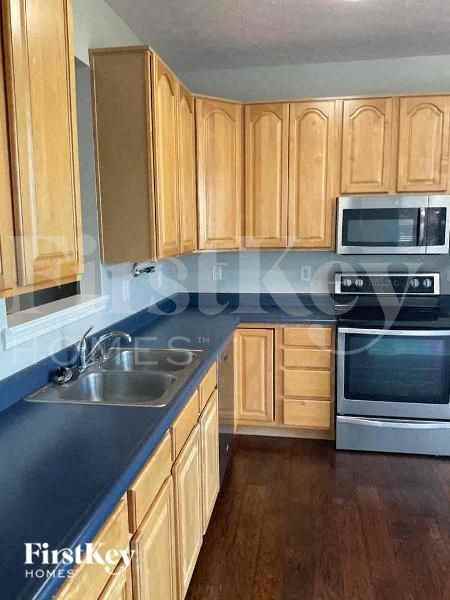 1114 Newgate Cir - Photo 5 of 11