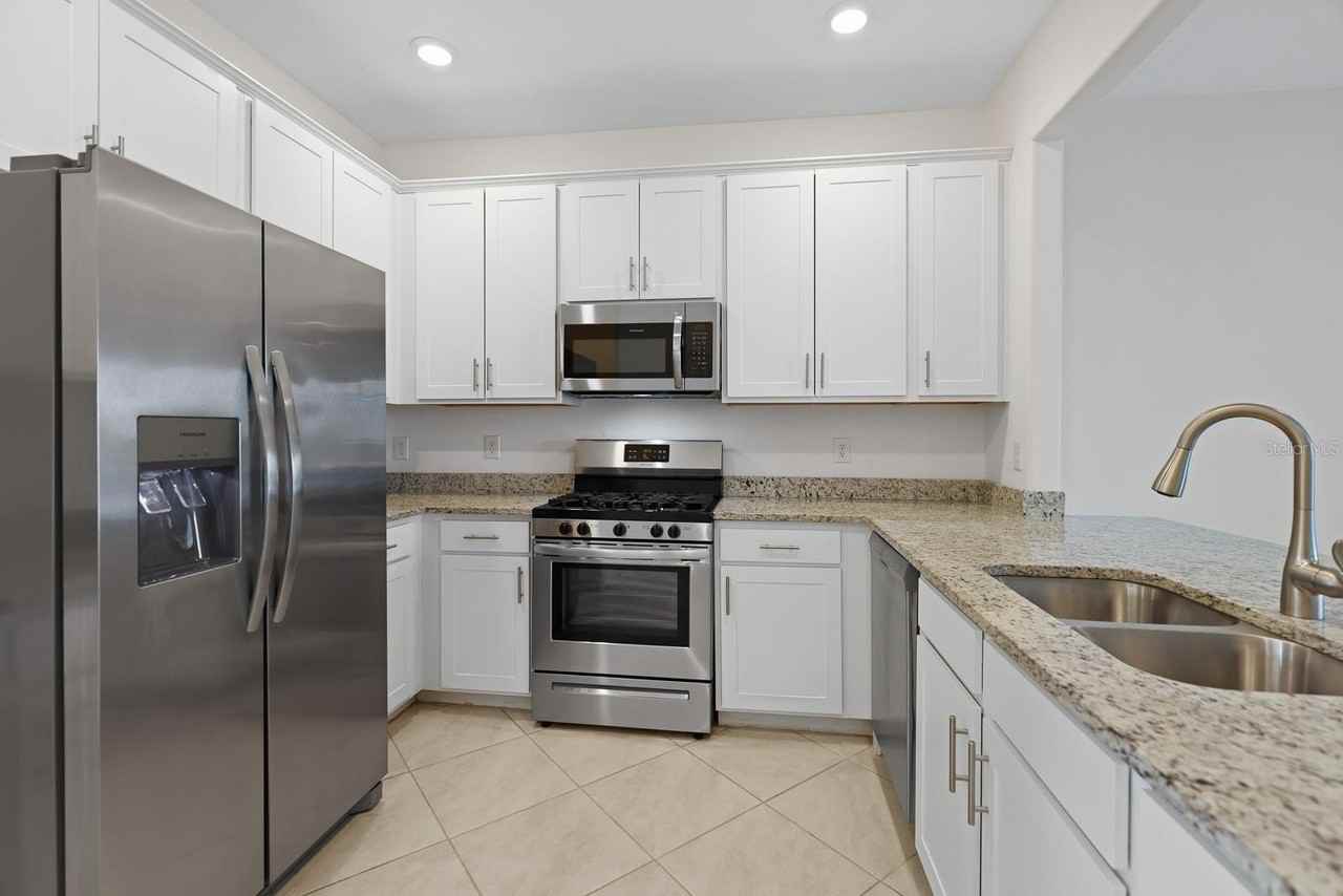 15171 Sunny Day Dr - Photo 3 of 22