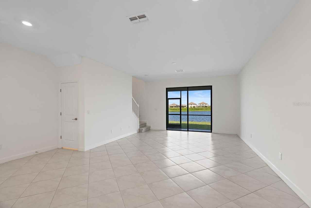 15171 Sunny Day Dr - Photo 4 of 22