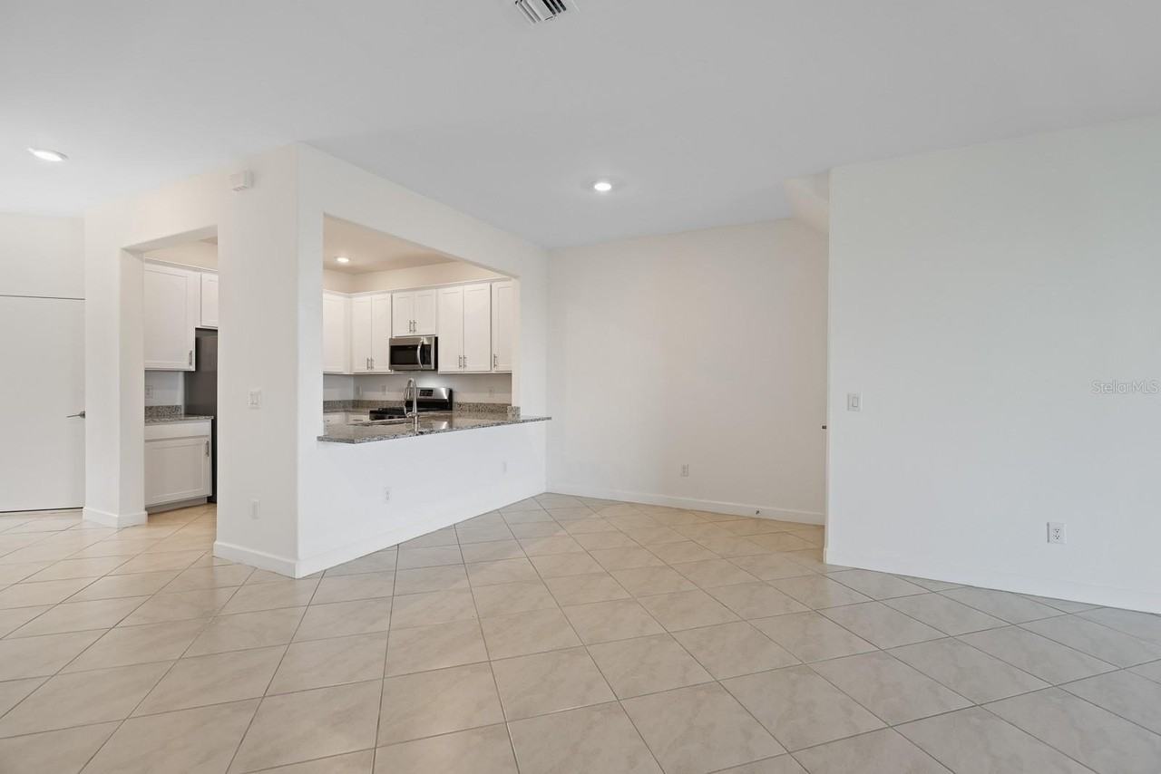 15171 Sunny Day Dr - Photo 7 of 22