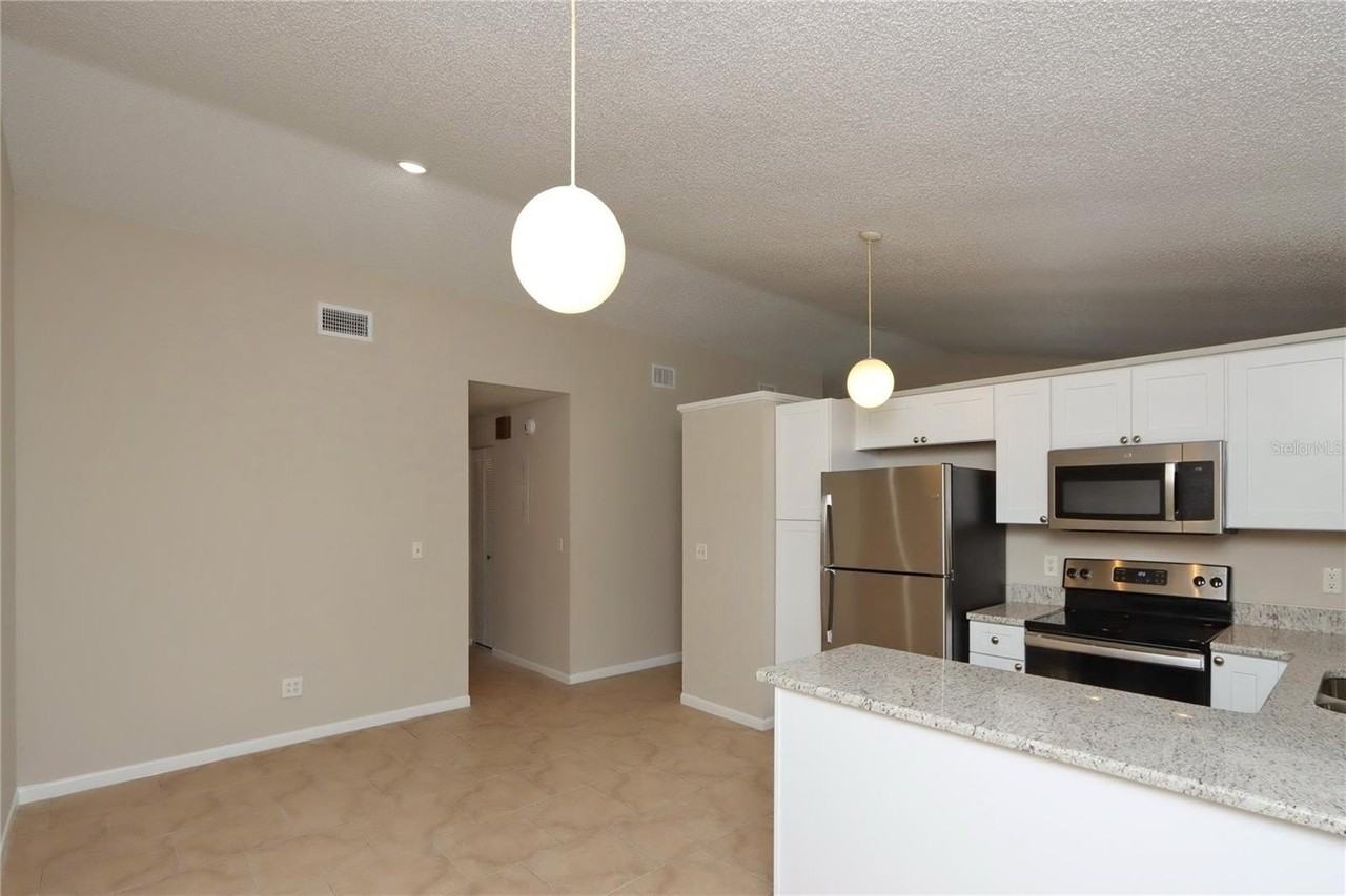 5128 Springwood Dr - Photo 3 of 25