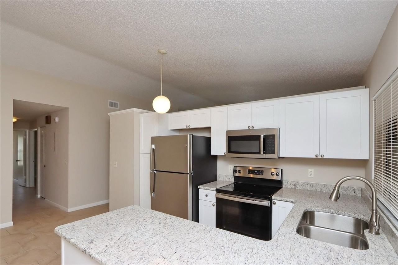 5128 Springwood Dr - Photo 4 of 25