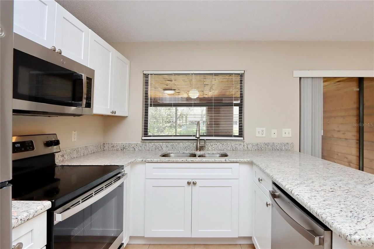 5128 Springwood Dr - Photo 5 of 25