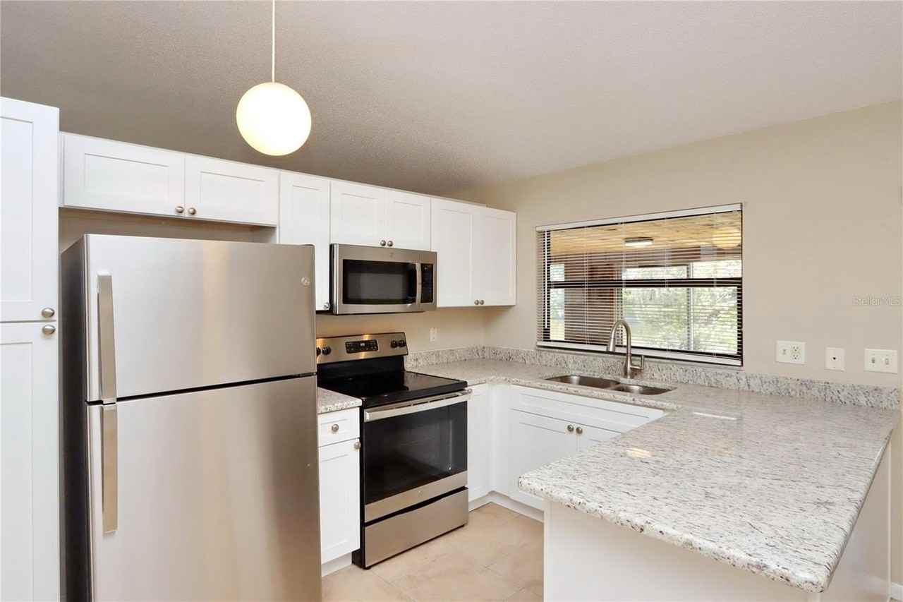 5128 Springwood Dr - Photo 6 of 25