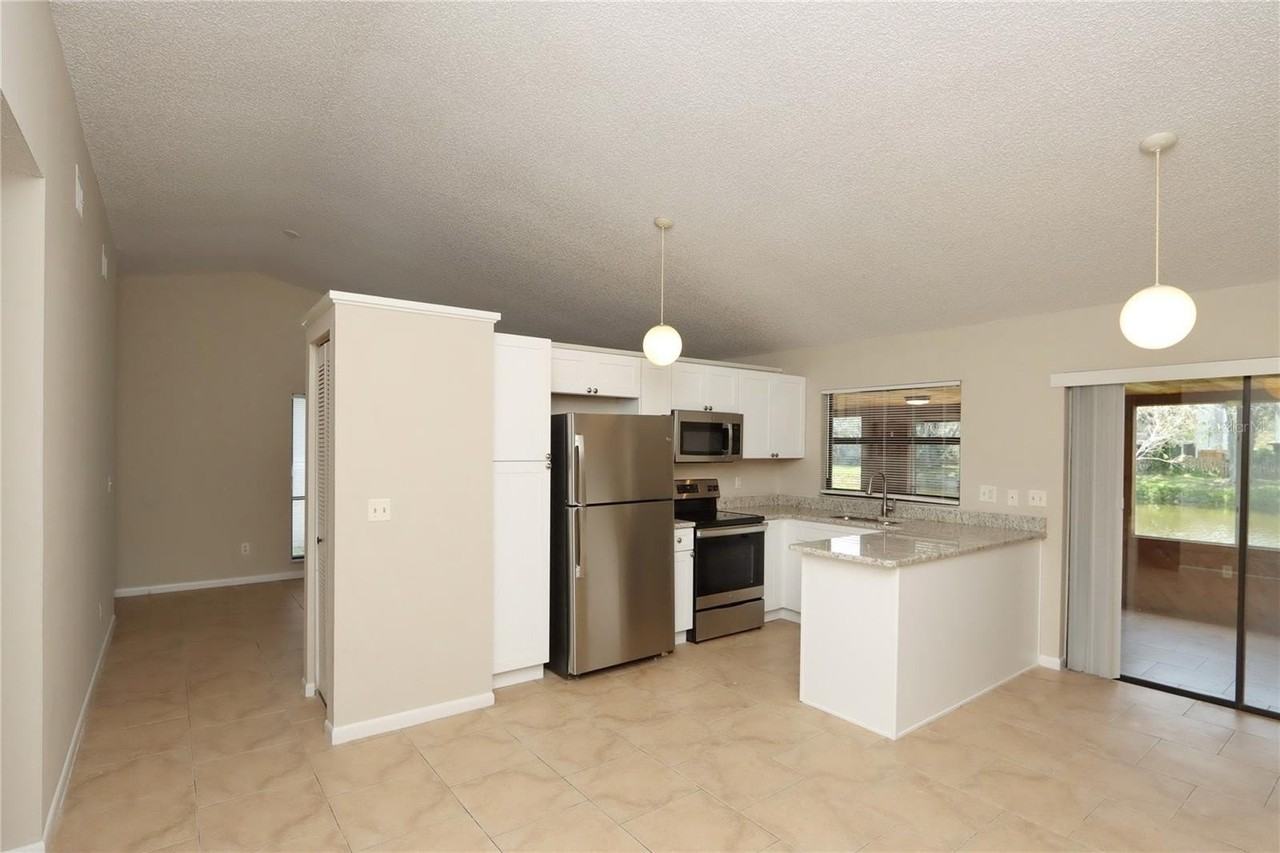 5128 Springwood Dr - Photo 7 of 25