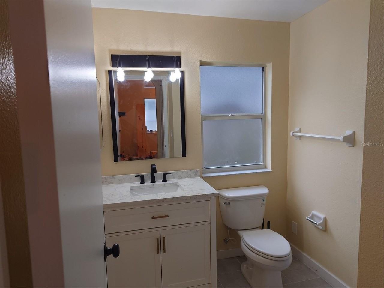 403 Abigail Rd - Photo 6 of 7