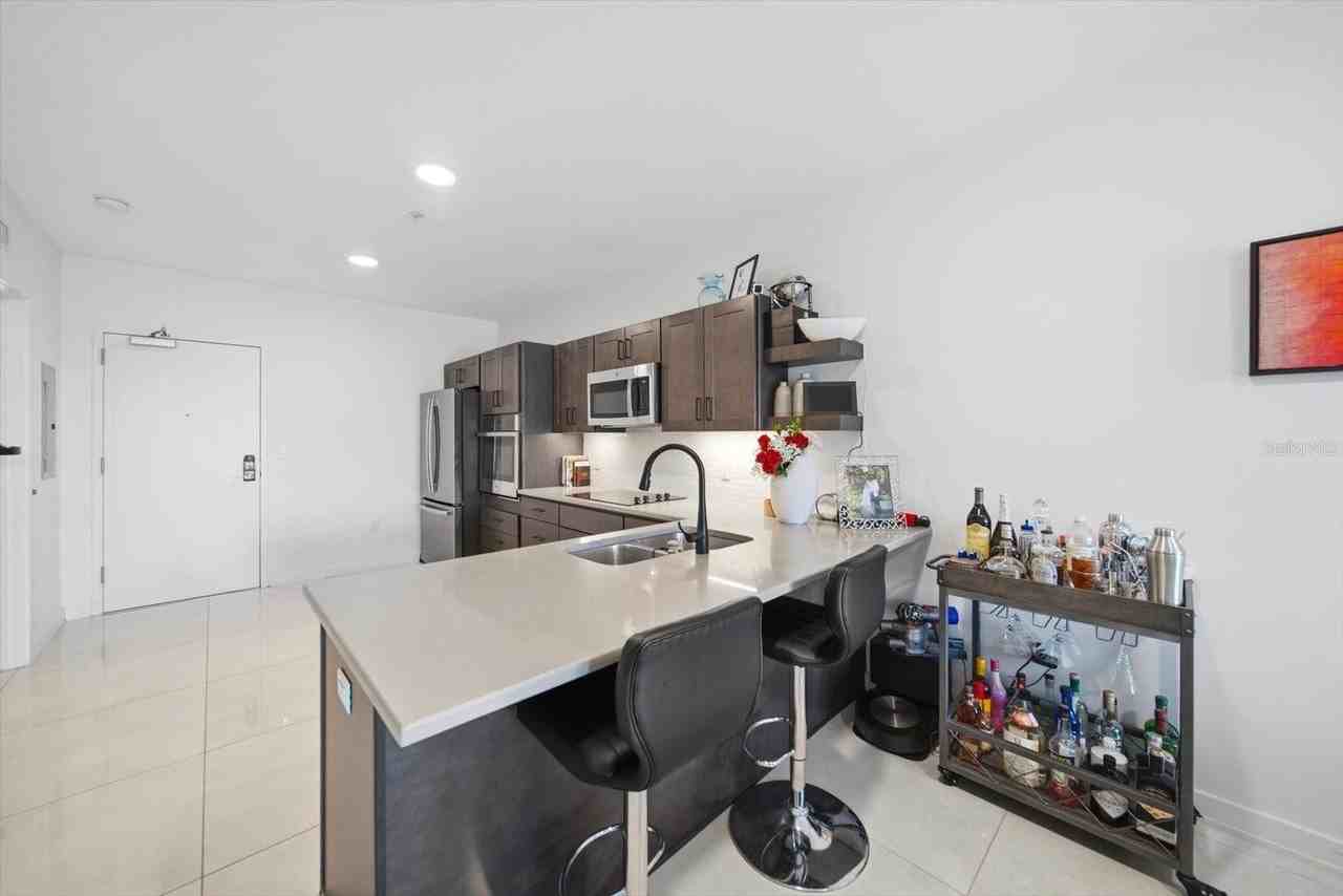 132 Mirror Lake Dr N #403 - Photo 4 of 38