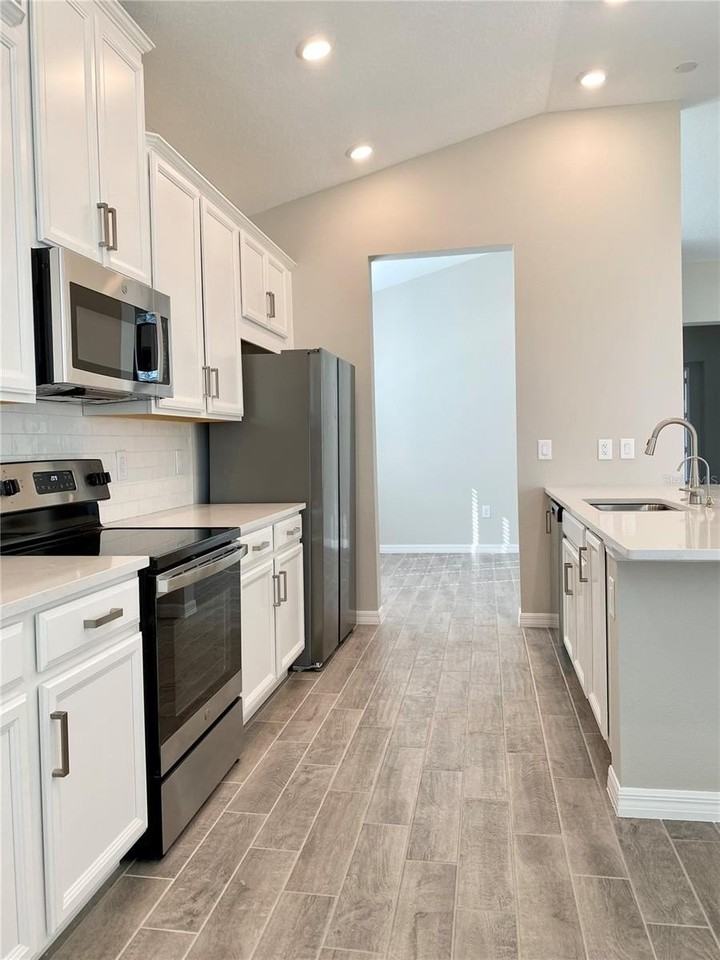 33879 Astoria Cir - Photo 2 of 50