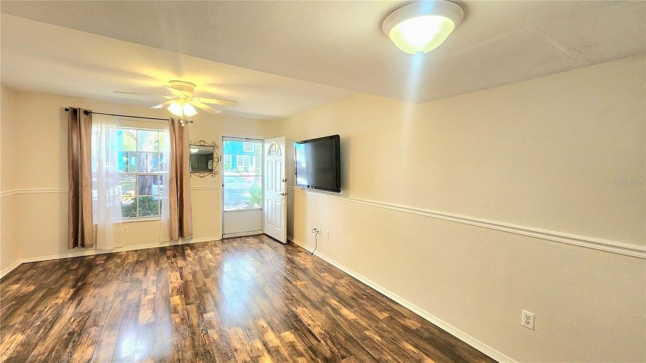 3335 Fox Hunt Dr - Photo 4 of 28