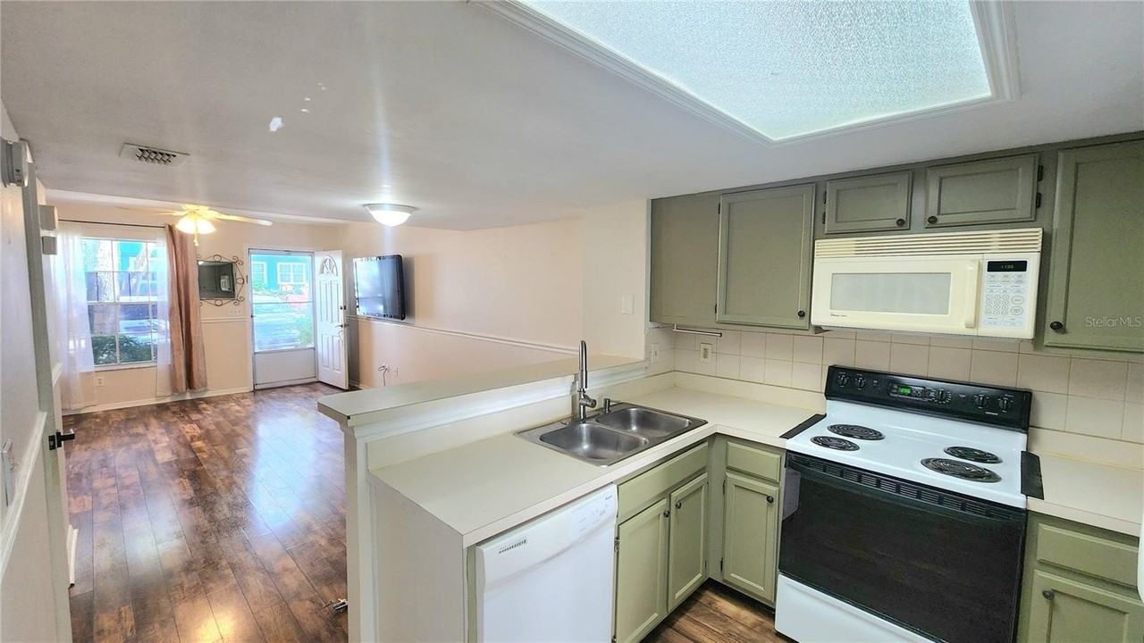 3335 Fox Hunt Dr - Photo 5 of 28