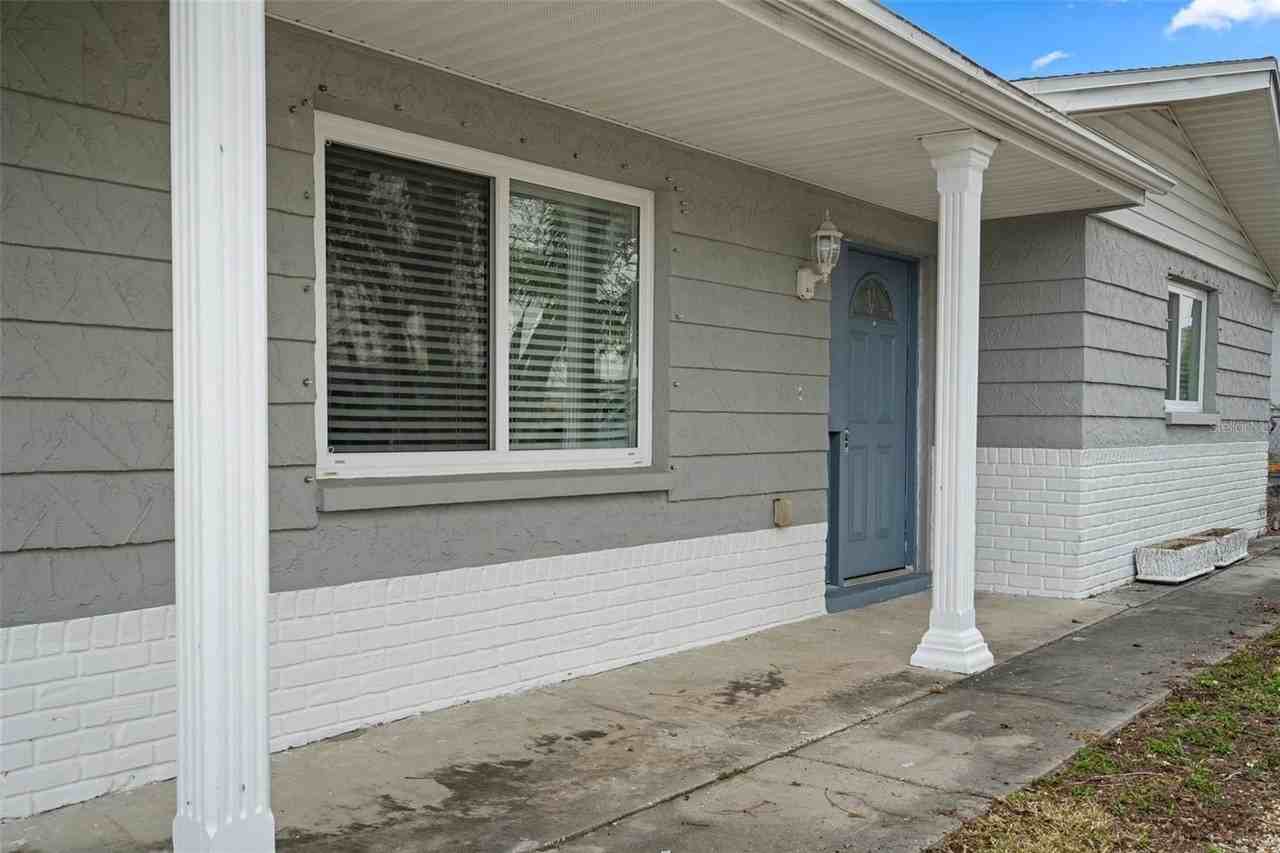 4925 Beacon Hill Dr - Photo 4 of 38