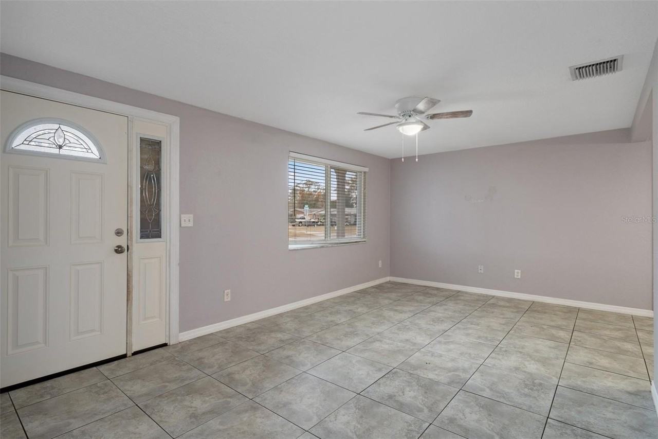 4925 Beacon Hill Dr - Photo 7 of 38