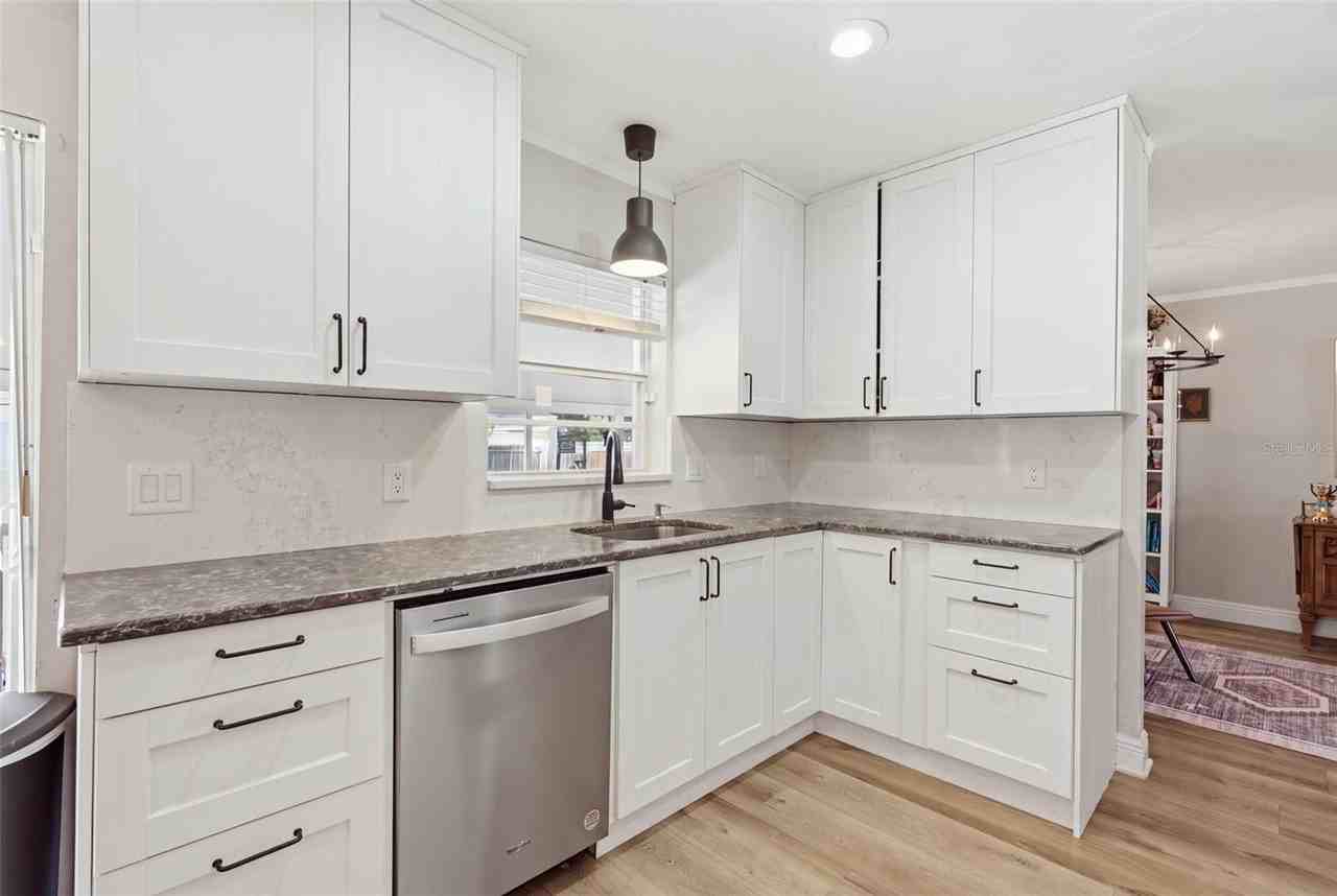 1006 N Habana Ave - Photo 6 of 31