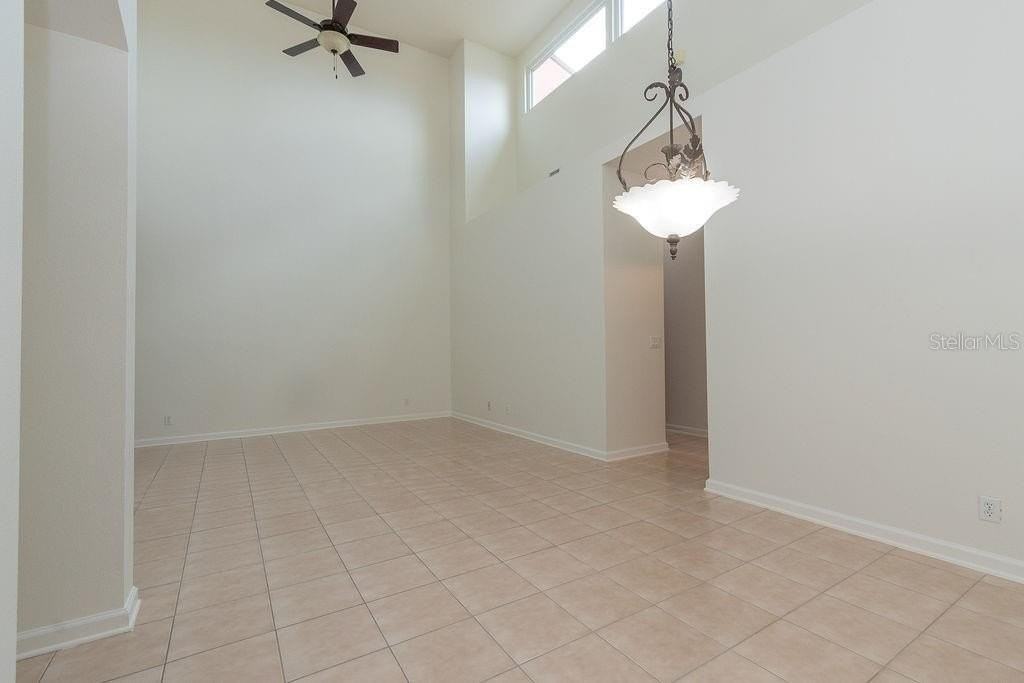 808 Carlyle Ln - Photo 5 of 16