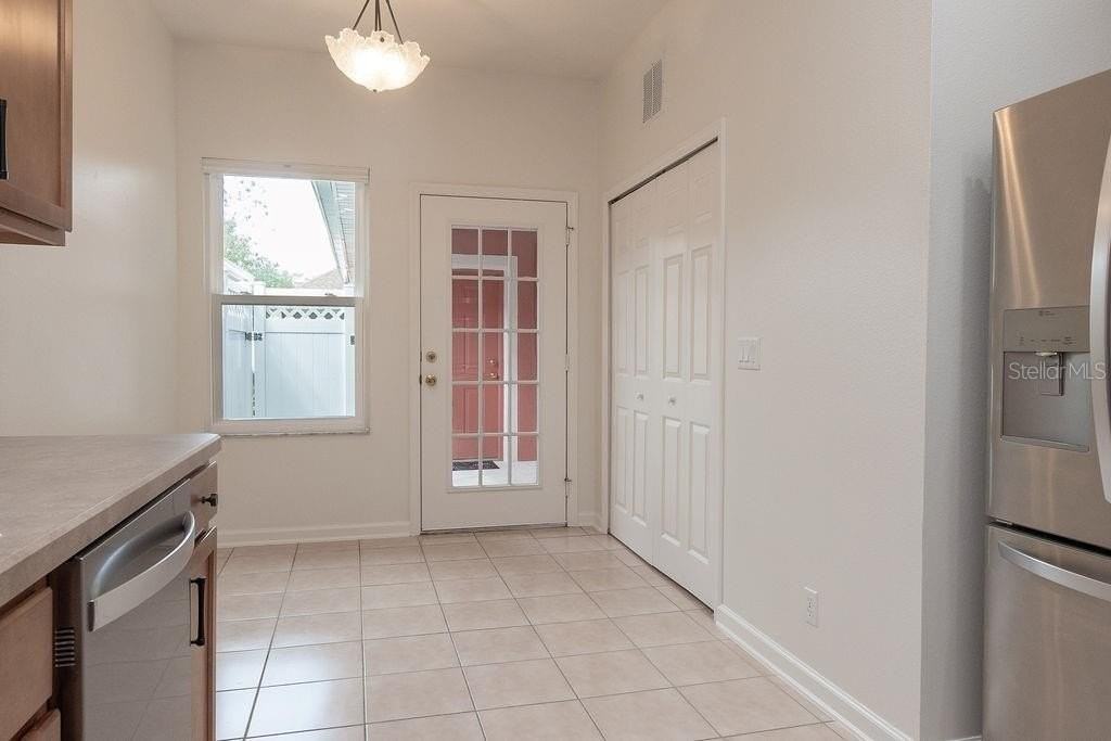808 Carlyle Ln - Photo 7 of 16