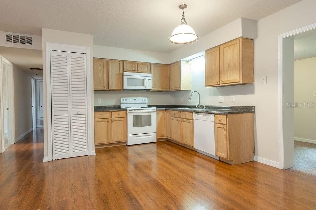 726 N Parkway St - Photo 6 of 16